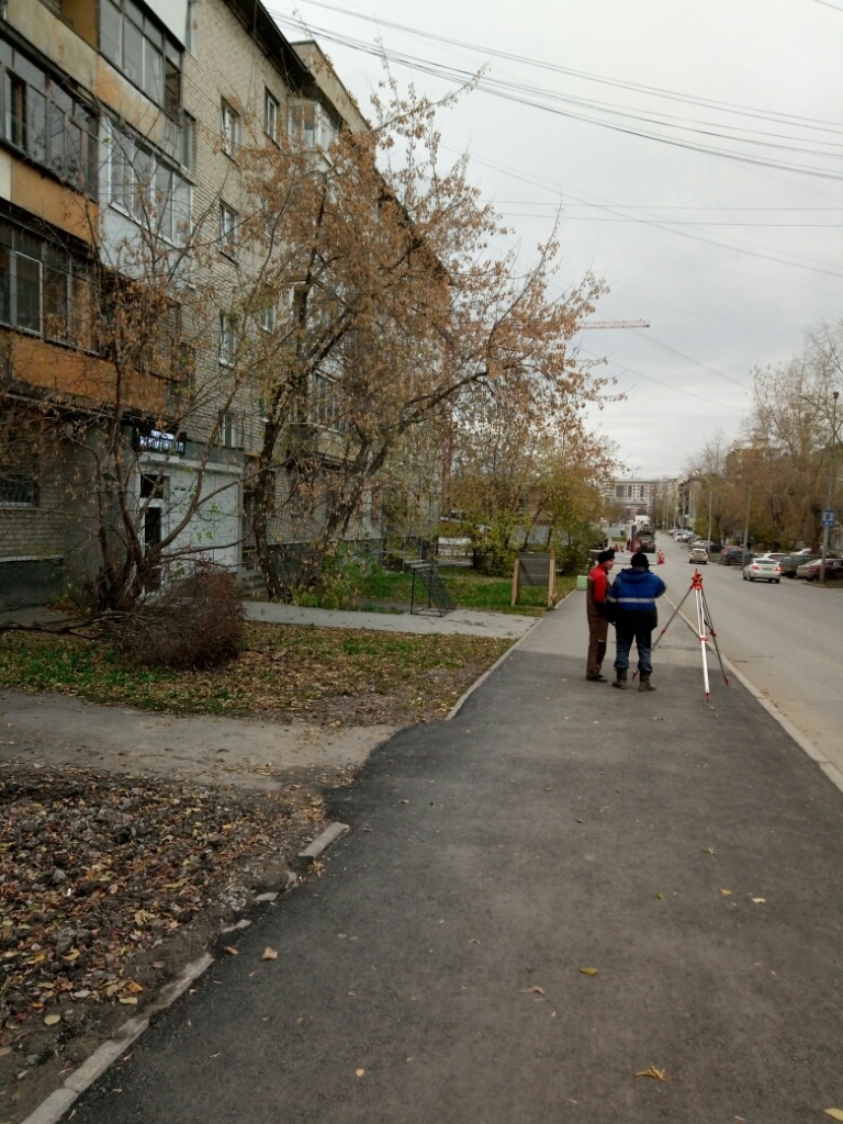 обл. Свердловская, г. Екатеринбург, ул. Азина, д. 21-придомовая территория