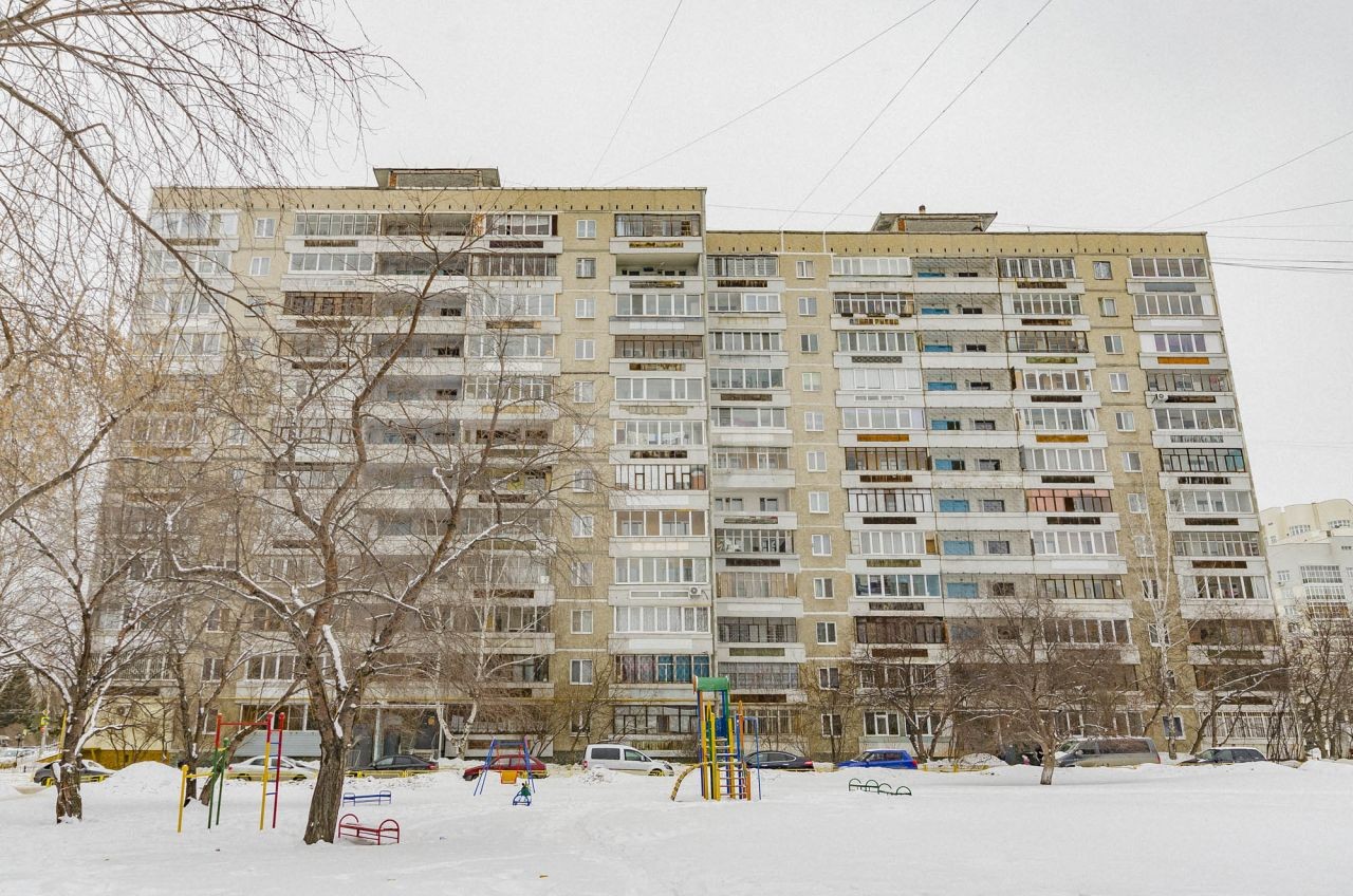 обл. Свердловская, г. Екатеринбург, ул. Академика Бардина, д. 30-фасад здания