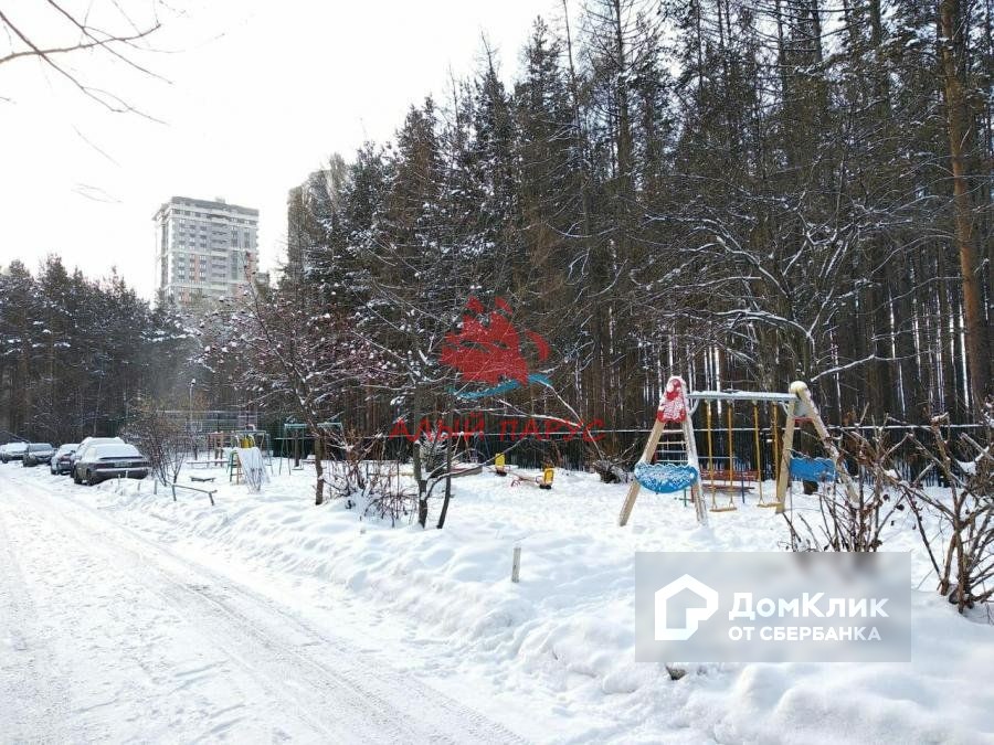 обл. Свердловская, г. Екатеринбург, ул. Амундсена, д. 135-придомовая территория