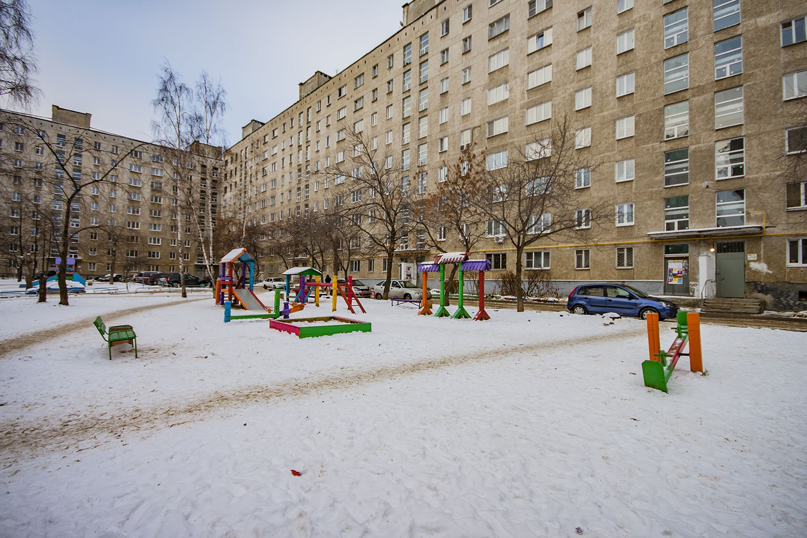 обл. Свердловская, г. Екатеринбург, ул. Бакинских комиссаров, д. 58-придомовая территория