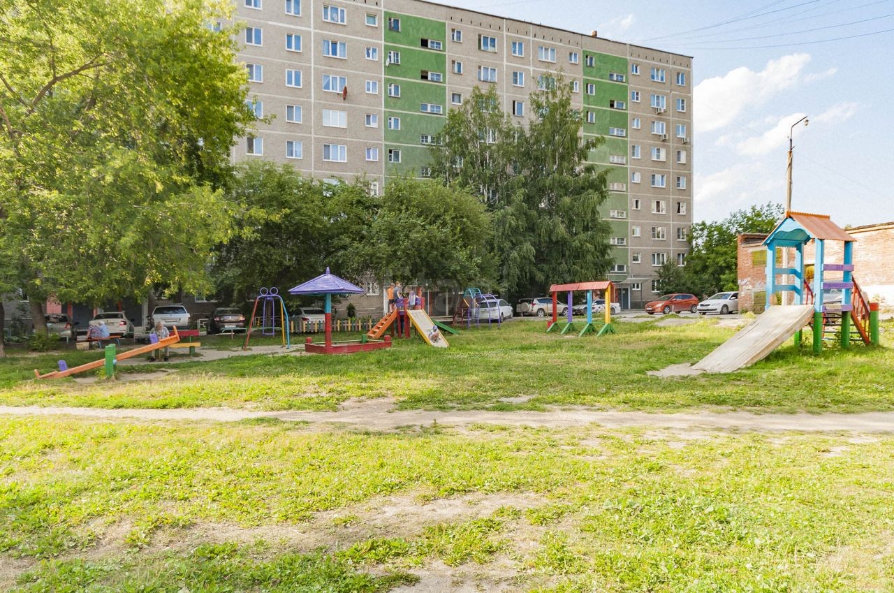 обл. Свердловская, г. Екатеринбург, ул. Бакинских комиссаров, д. 108-придомовая территория