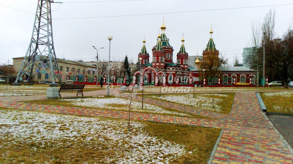 обл. Волгоградская, г. Волгоград, ул. Кузнецкая, д. 20-придомовая территория