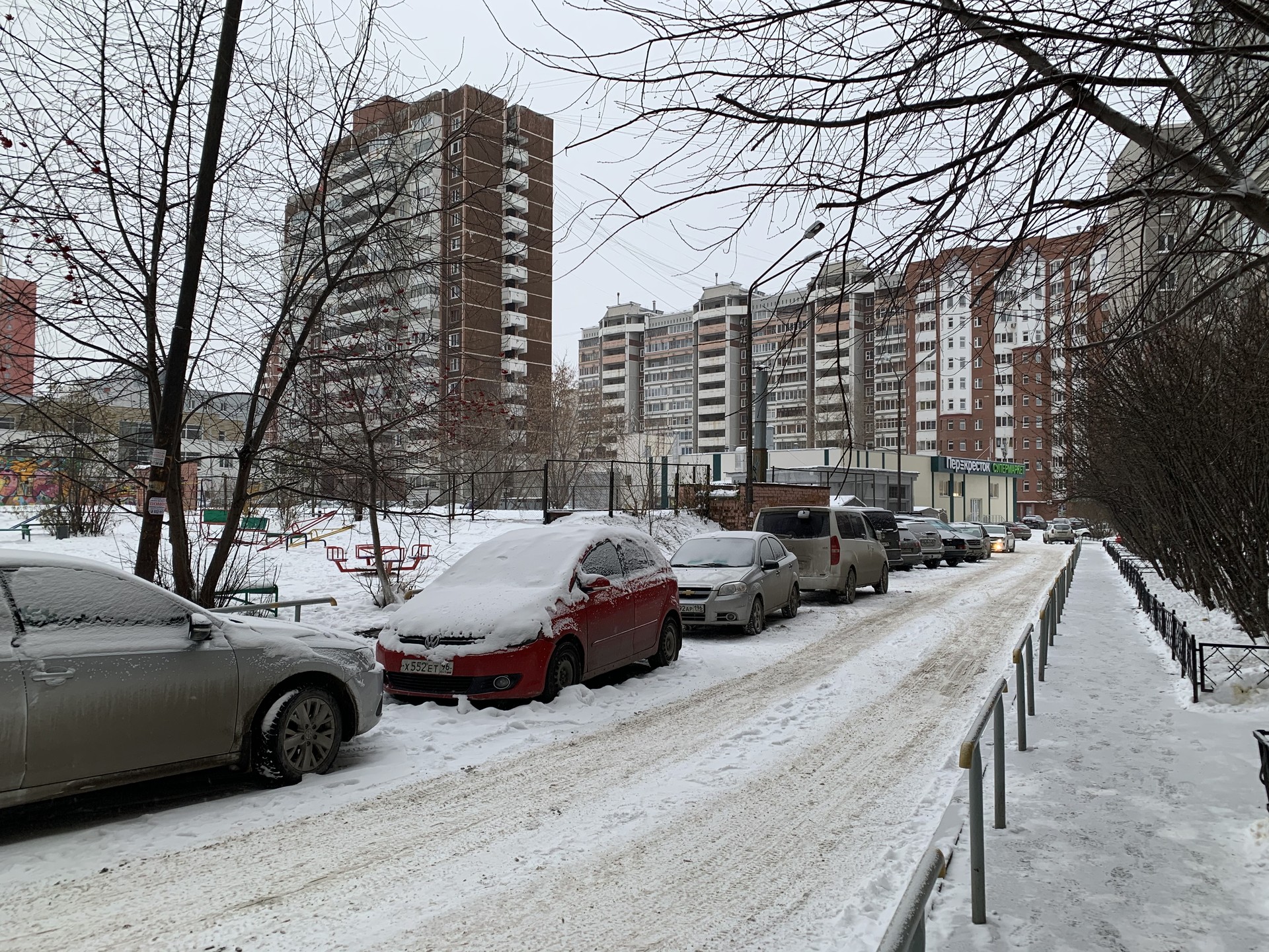 обл. Свердловская, г. Екатеринбург, ул. Викулова, д. 55-придомовая территория