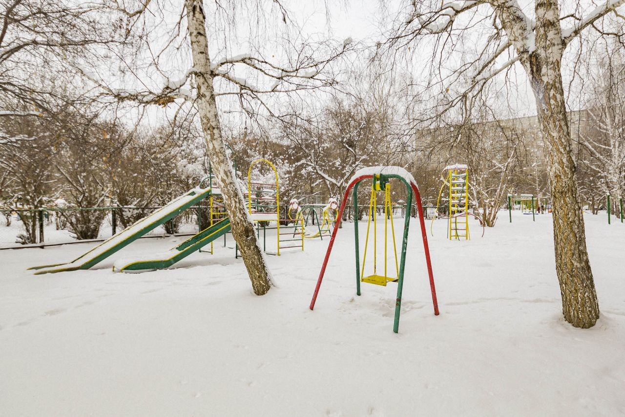 обл. Свердловская, г. Екатеринбург, ул. Волгоградская, д. 43-придомовая территория