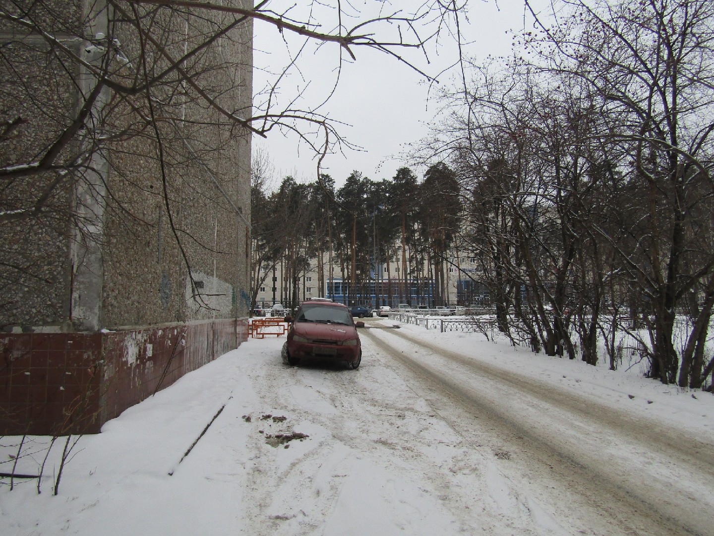 обл. Свердловская, г. Екатеринбург, ул. Волгоградская, д. 180-придомовая территория