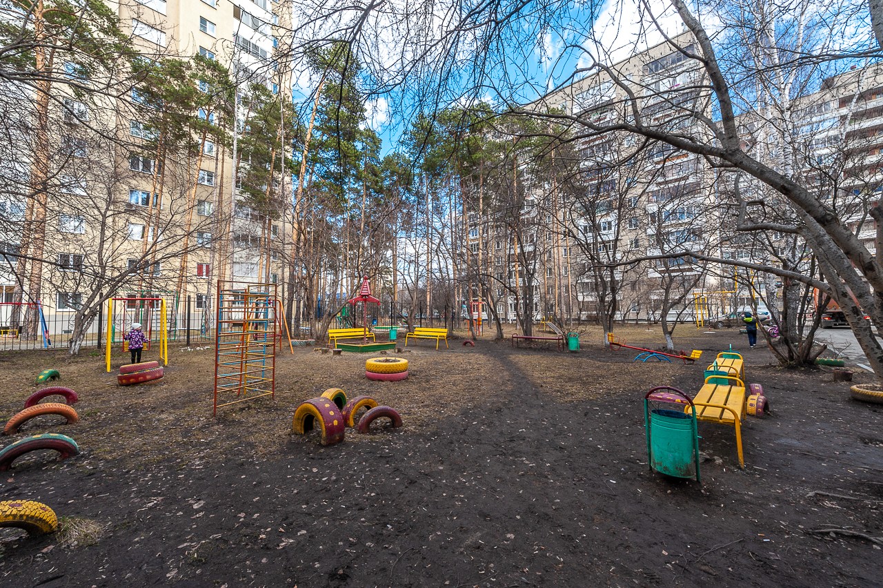 обл. Свердловская, г. Екатеринбург, ул. Волгоградская, д. 204-придомовая территория