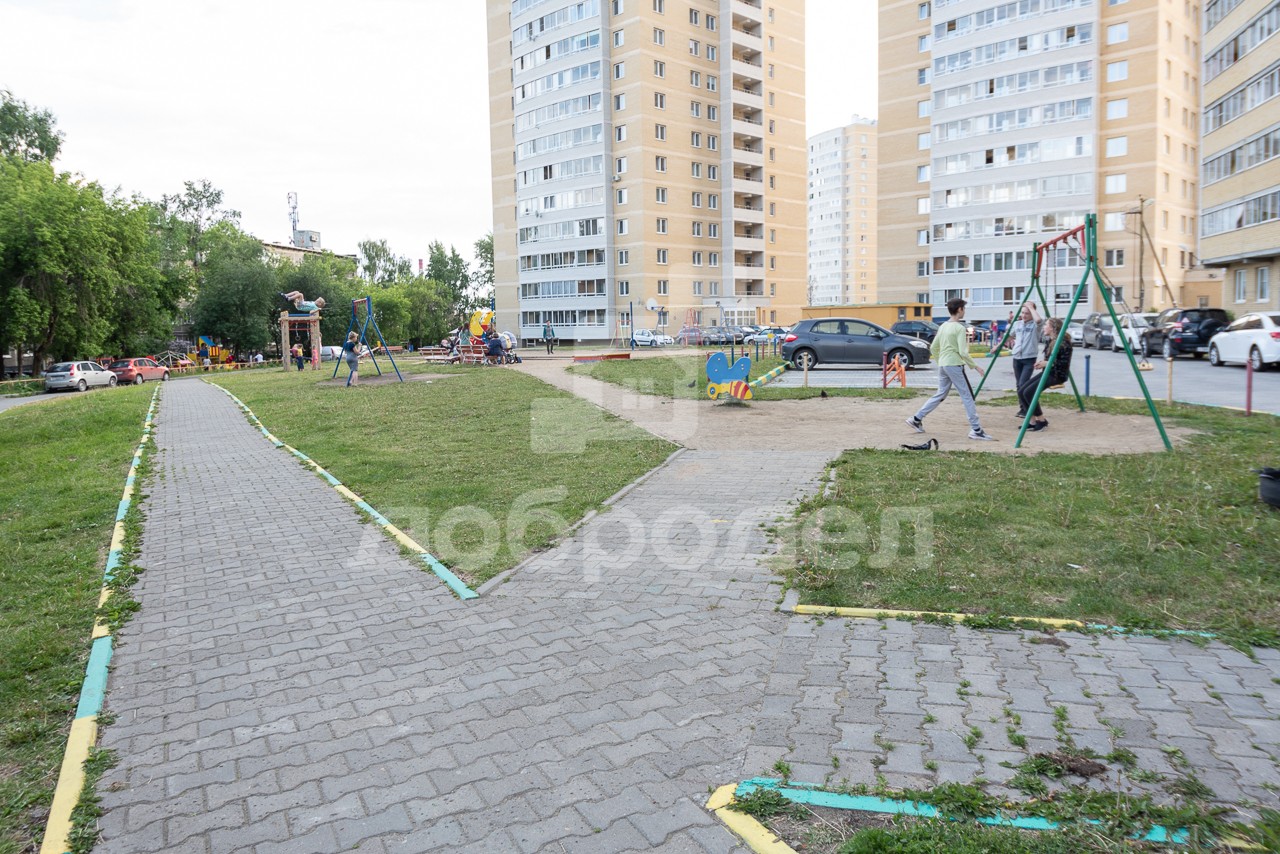 обл. Свердловская, г. Екатеринбург, ул. Дорожная, д. 15-придомовая территория