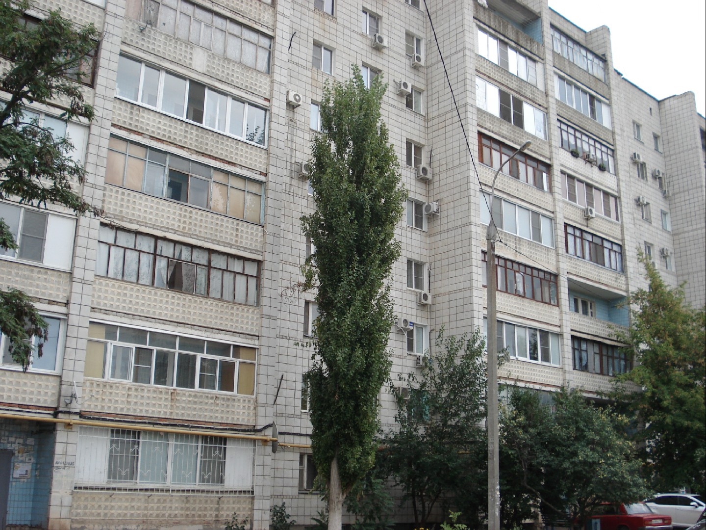 обл. Волгоградская, г. Волгоград, ул. Луговая, д. 142-фасад здания