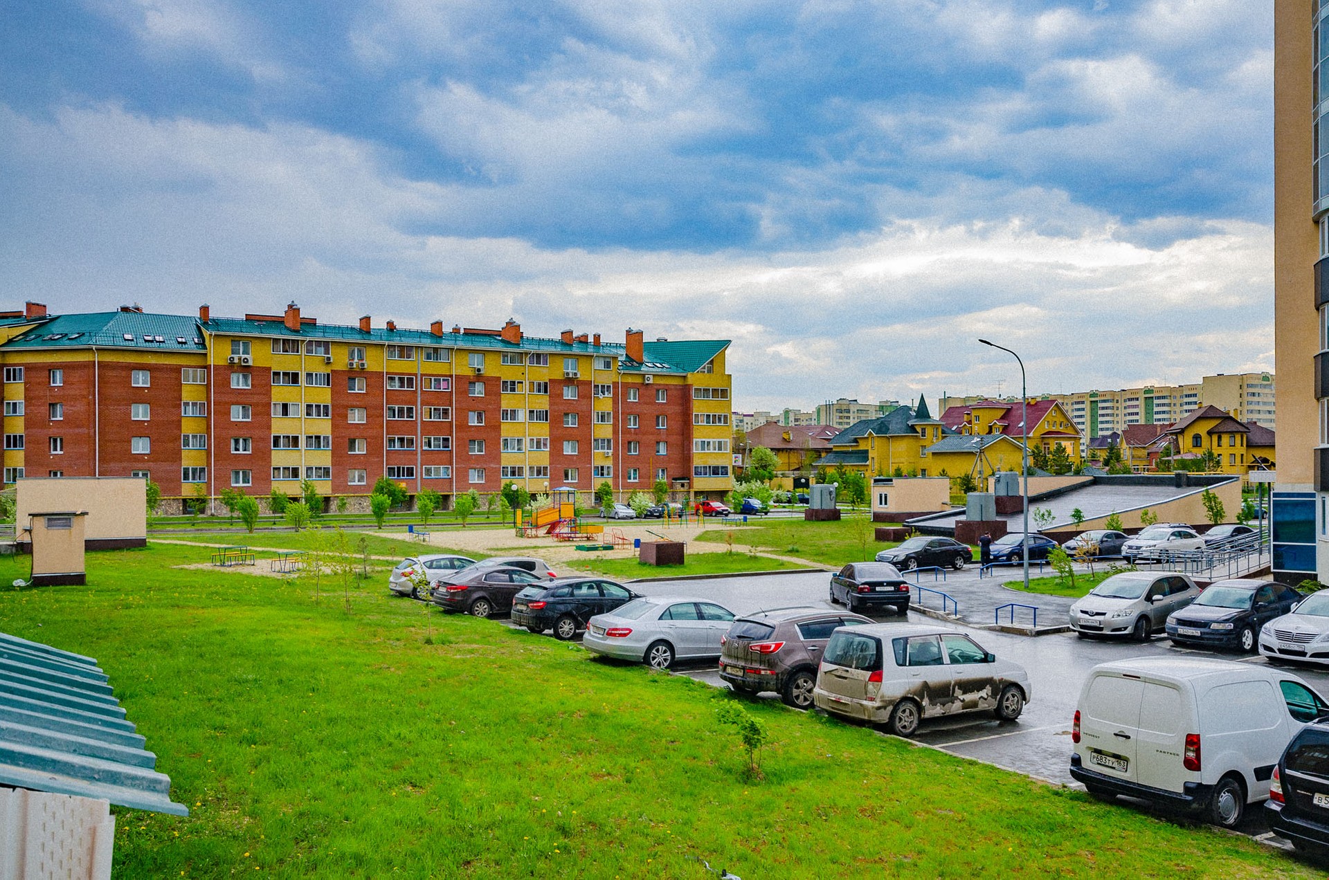 обл. Свердловская, г. Екатеринбург, ул. Кольцевая, д. 45-придомовая территория