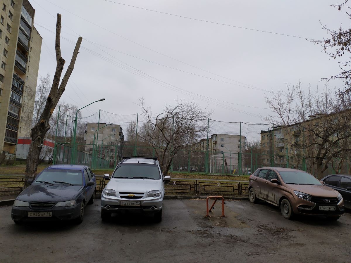 обл. Свердловская, г. Екатеринбург, ул. Косарева, д. 19-придомовая территория