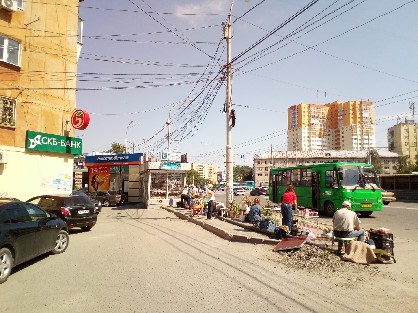 обл. Свердловская, г. Екатеринбург, пр-кт. Космонавтов, д. 43-придомовая территория