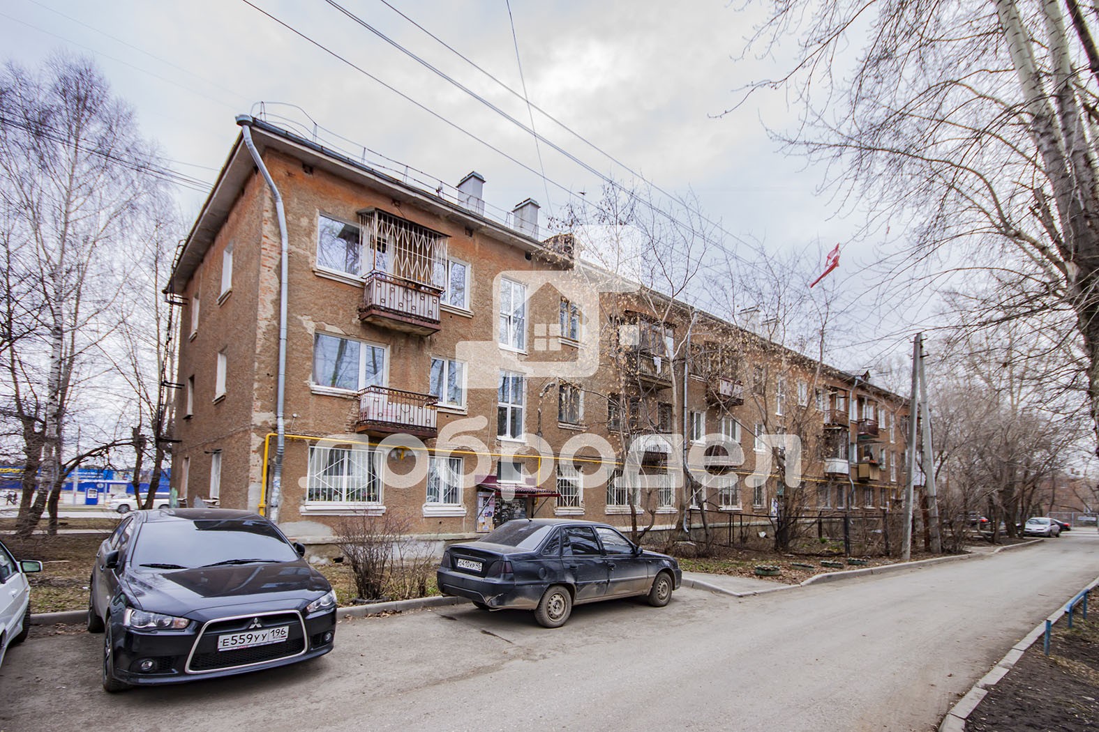 обл. Свердловская, г. Екатеринбург, пр-кт. Космонавтов, д. 67-фасад здания