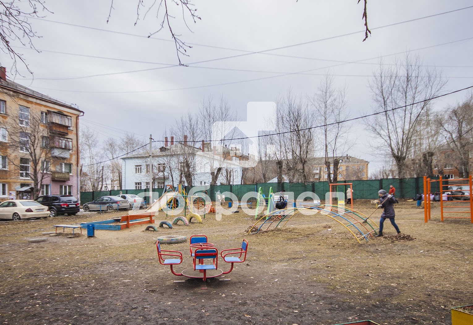 обл. Свердловская, г. Екатеринбург, пр-кт. Космонавтов, д. 67-придомовая территория