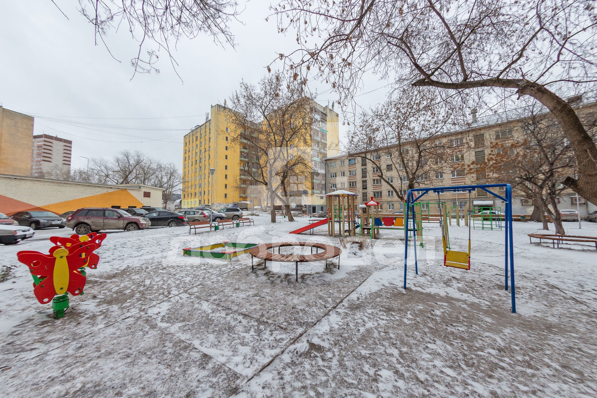 обл. Свердловская, г. Екатеринбург, пр-кт. Космонавтов, д. 68-придомовая территория