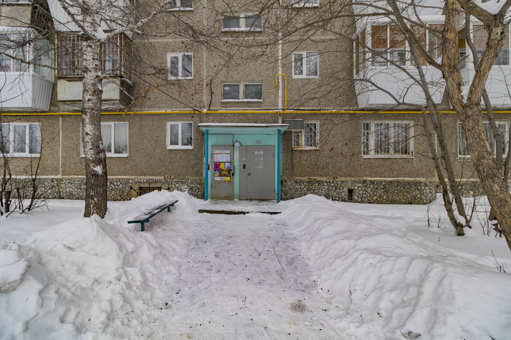 обл. Свердловская, г. Екатеринбург, пр-кт. Космонавтов, д. 81-вход снаружи