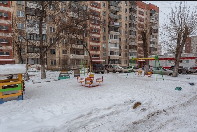 обл. Свердловская, г. Екатеринбург, ул. Красина, д. 7-придомовая территория