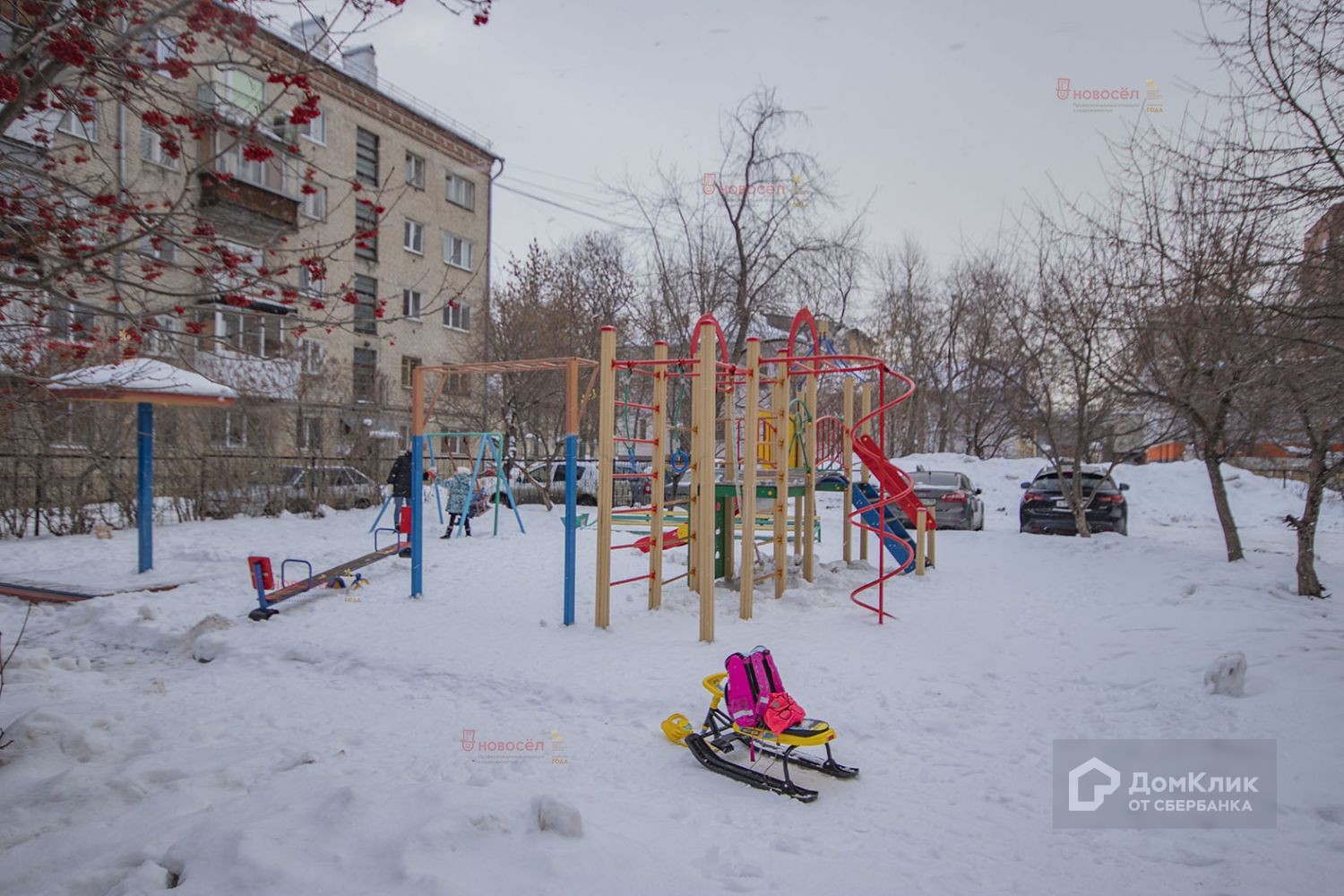 обл. Свердловская, г. Екатеринбург, ул. Красных командиров, д. 16-придомовая территория