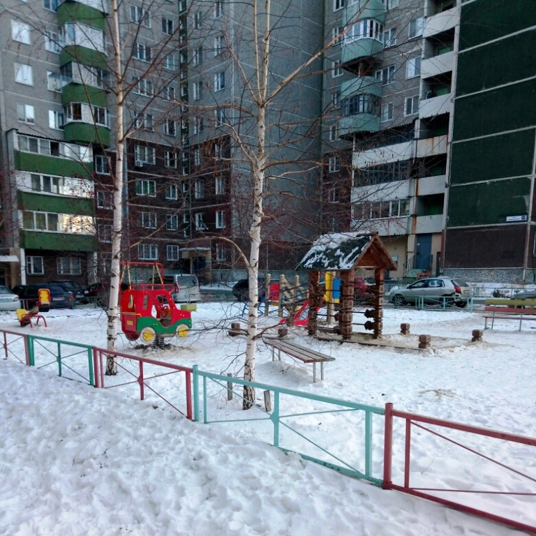 обл. Свердловская, г. Екатеринбург, ул. Крестинского, д. 19-придомовая территория