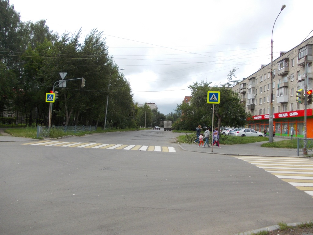 обл. Свердловская, г. Екатеринбург, ул. Ломоносова, д. 44-придомовая территория