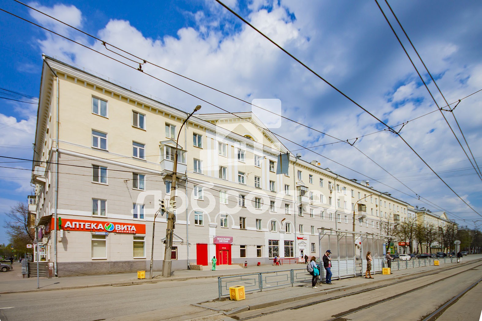 обл. Свердловская, г. Екатеринбург, ул. Машиностроителей, д. 18-фасад здания