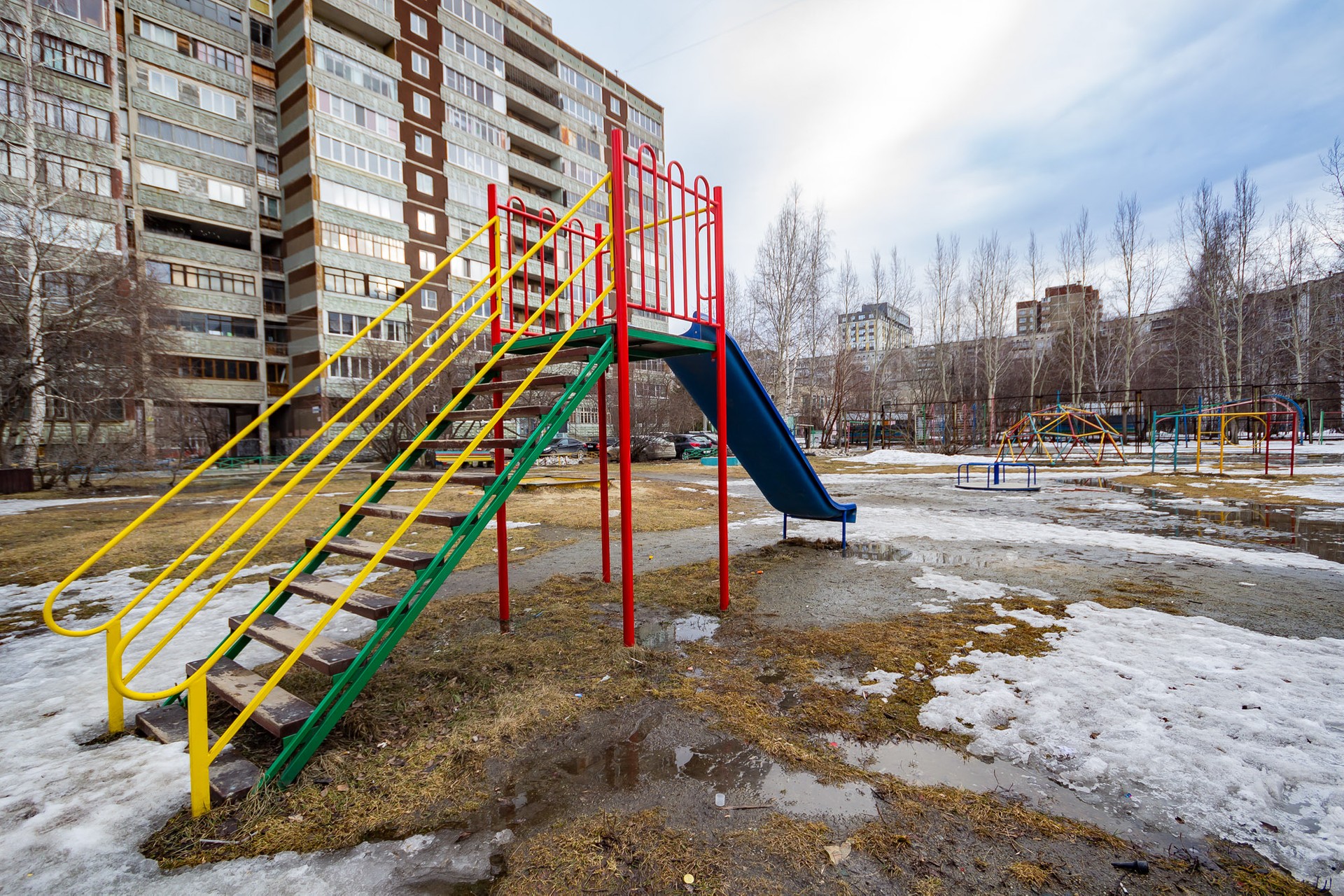 обл. Свердловская, г. Екатеринбург, ул. Новгородцевой, д. 9, к. 2-придомовая территория