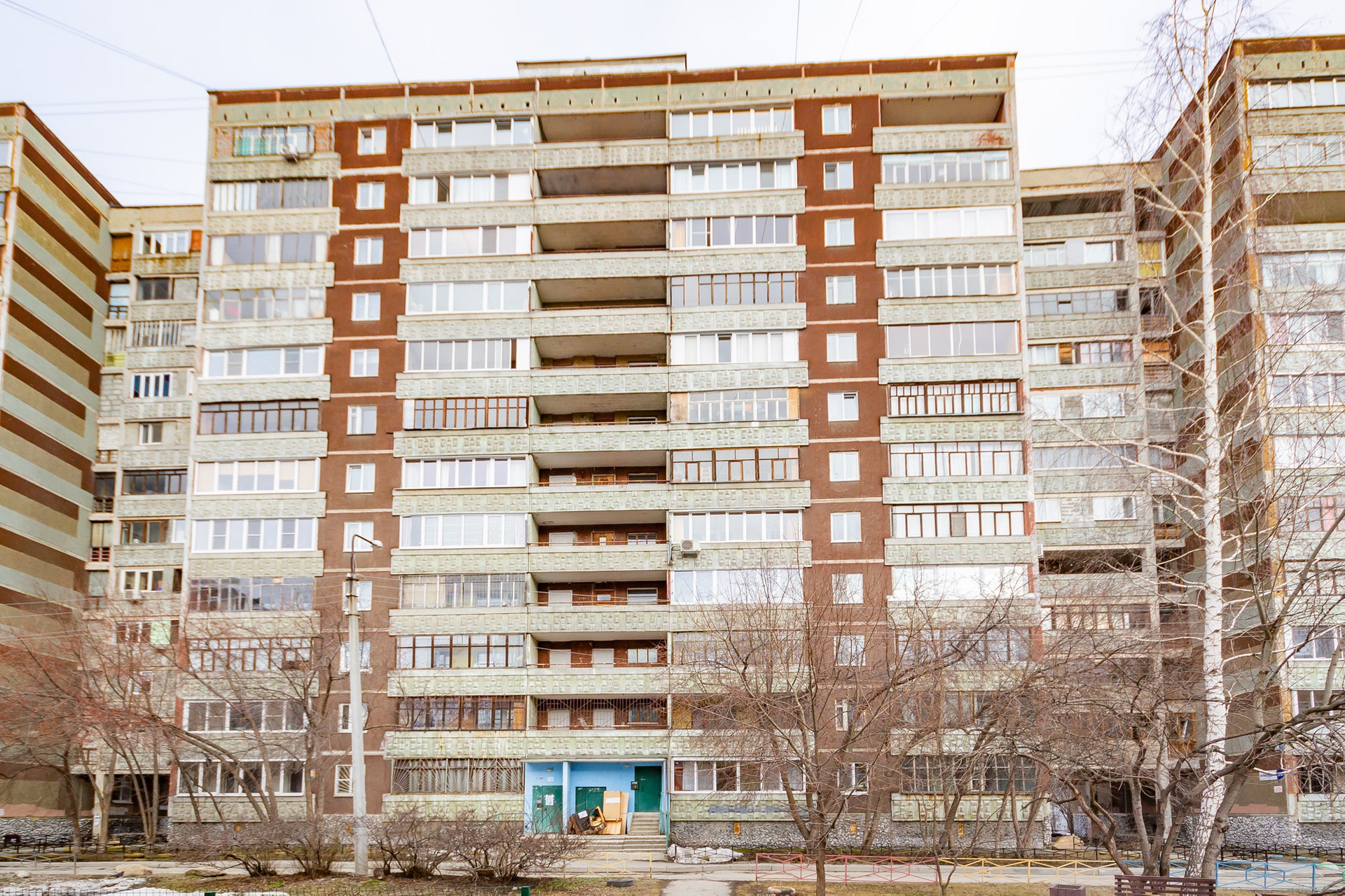 обл. Свердловская, г. Екатеринбург, ул. Новгородцевой, д. 9, к. 2-фасад здания