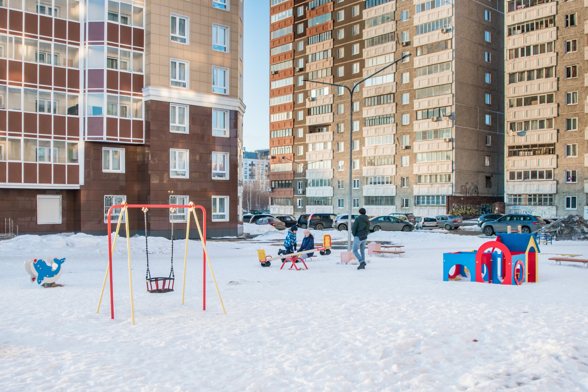 обл. Свердловская, г. Екатеринбург, ул. Новгородцевой, д. 23-придомовая территория