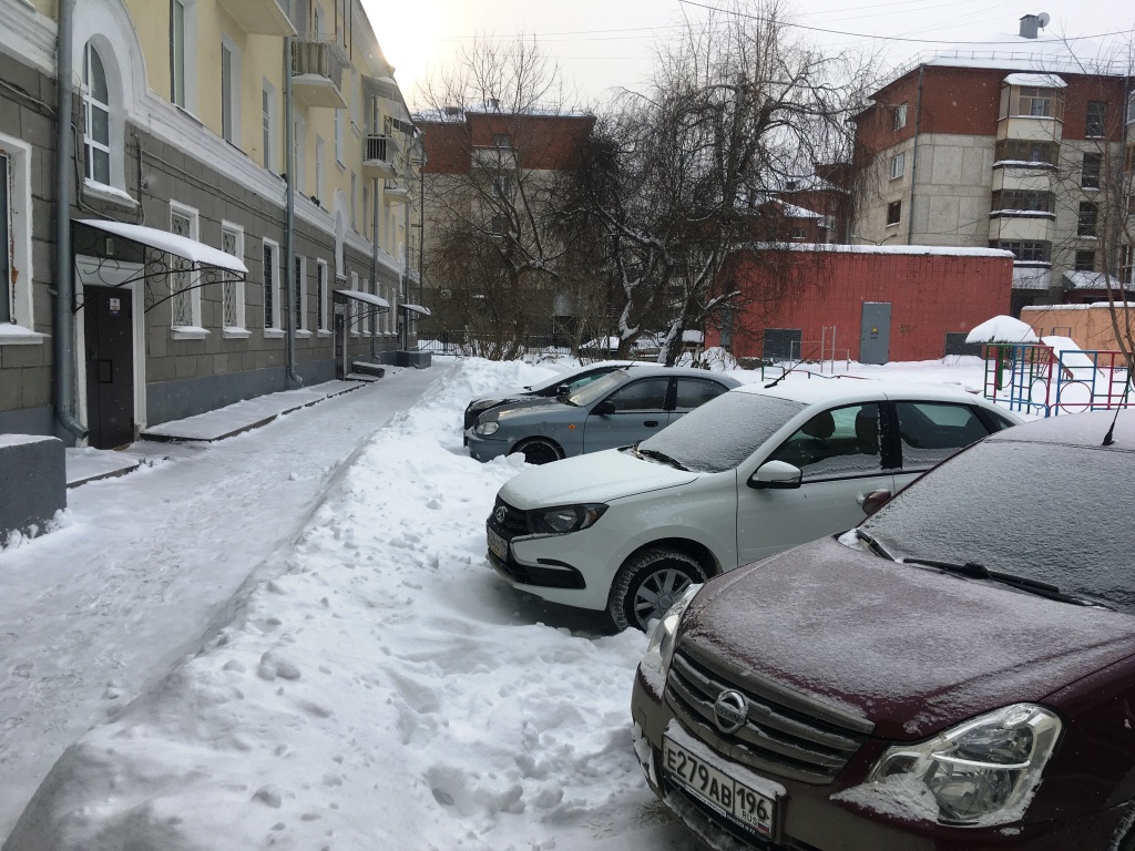 обл. Свердловская, г. Екатеринбург, пр-кт. Орджоникидзе, д. 19-придомовая территория