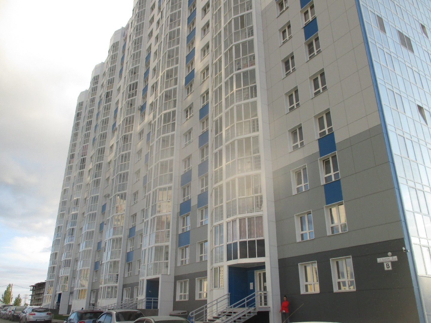 край. Алтайский, г. Барнаул, ул. Взлетная, д. 115-фасад здания