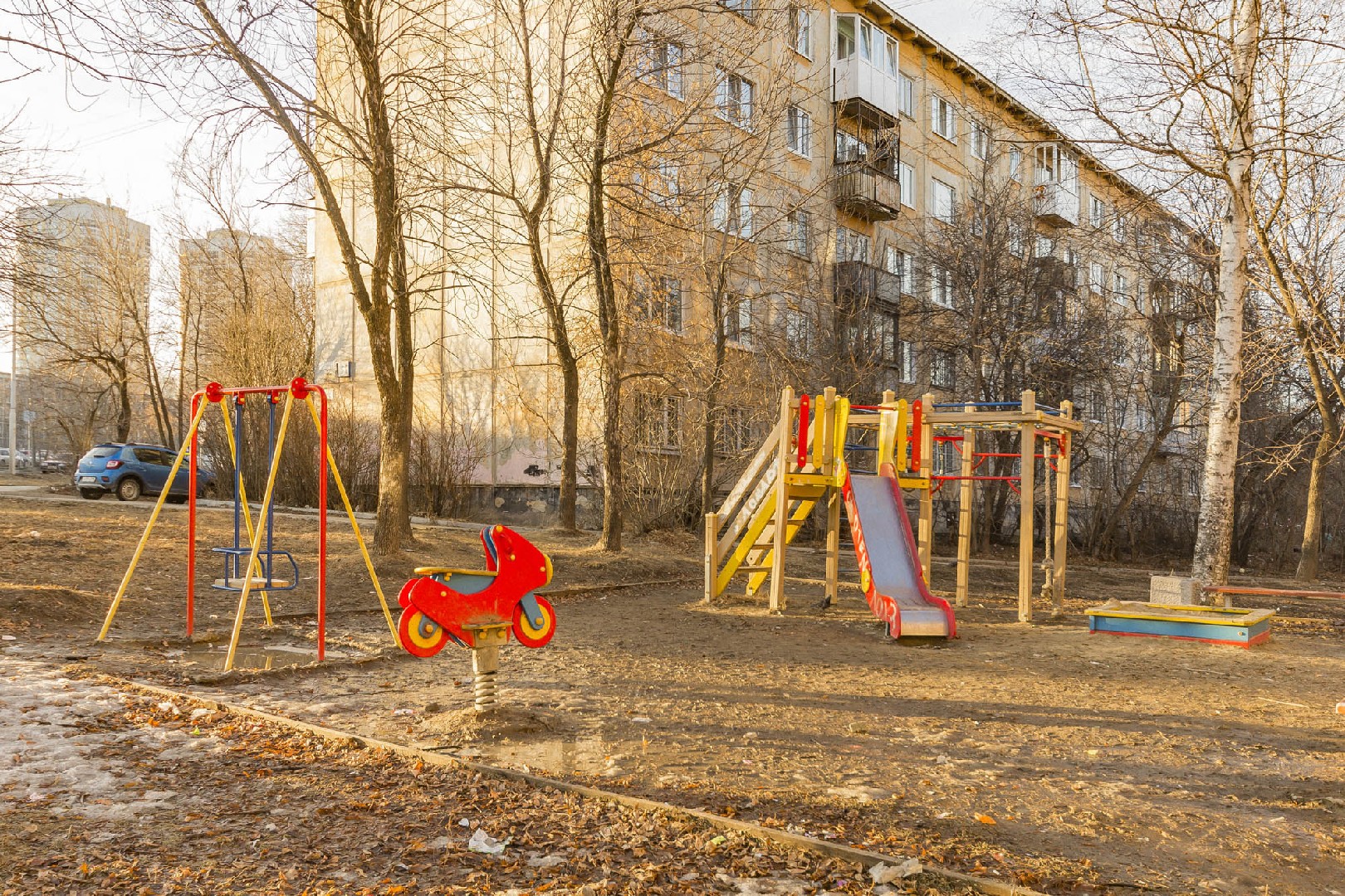 обл. Свердловская, г. Екатеринбург, ул. Патриса Лумумбы, д. 33-придомовая территория