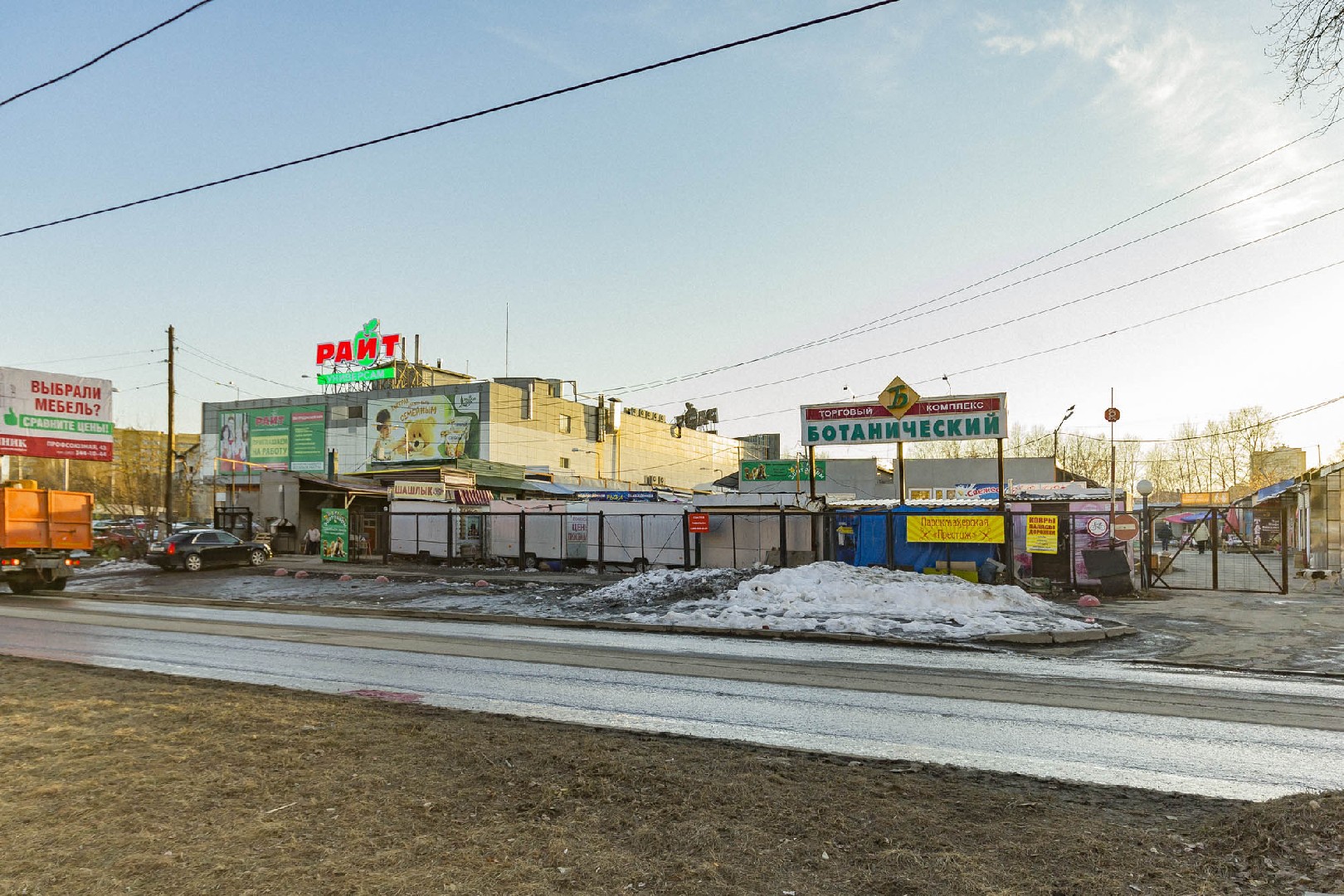 обл. Свердловская, г. Екатеринбург, ул. Патриса Лумумбы, д. 33-придомовая территория