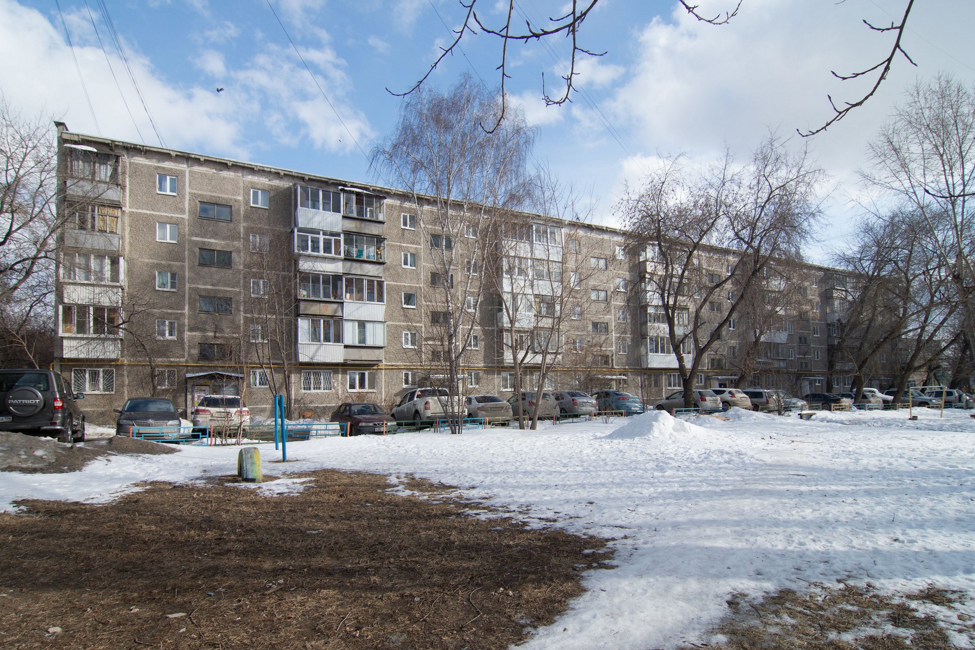 обл. Свердловская, г. Екатеринбург, ул. Пионеров, д. 6-фасад здания