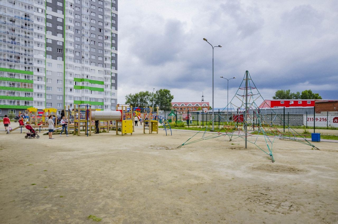 обл. Свердловская, г. Екатеринбург, ул. Рассветная, д. 8, к. 1-придомовая территория