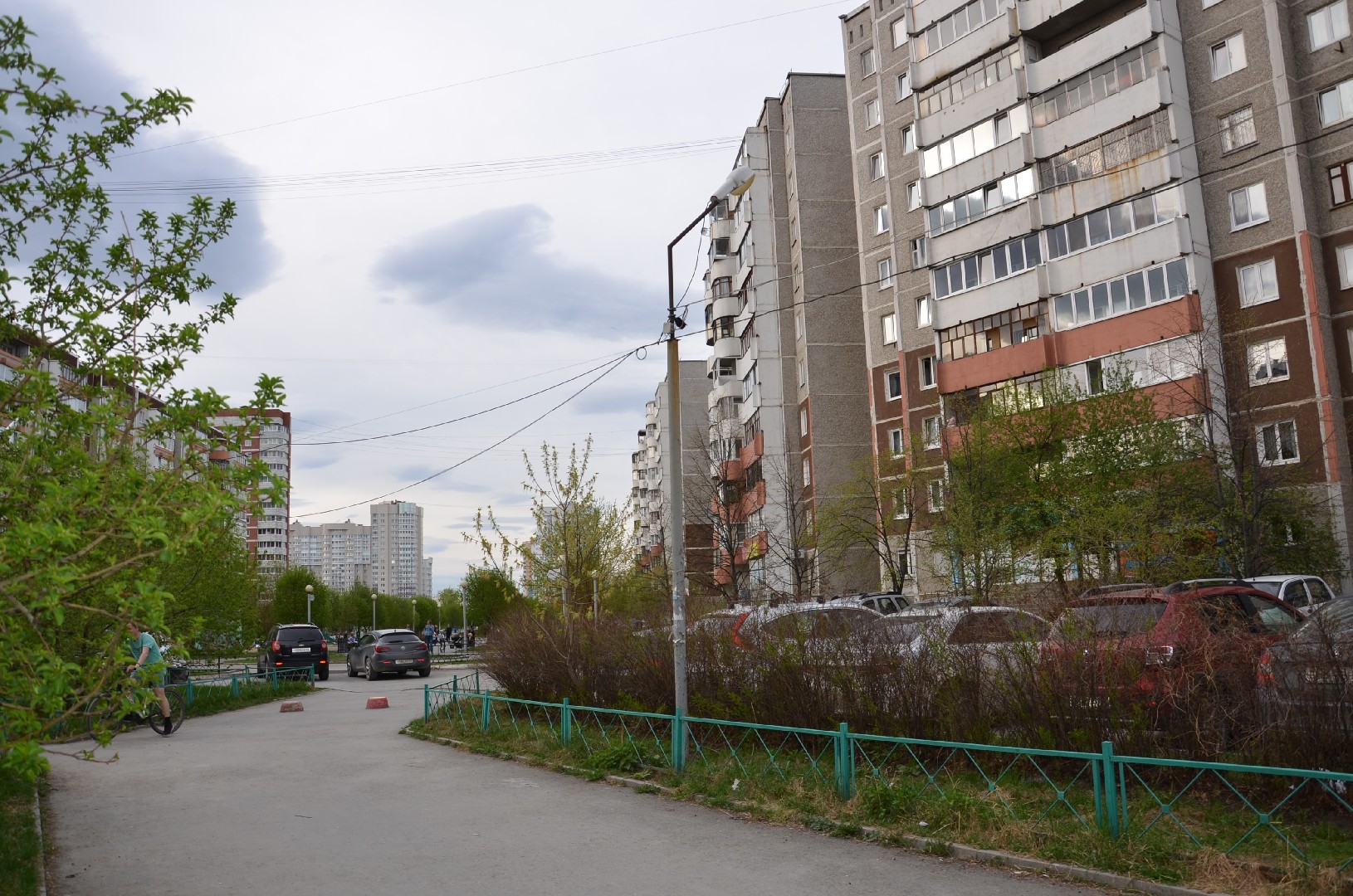 обл. Свердловская, г. Екатеринбург, ул. Родонитовая, д. 9-придомовая территория