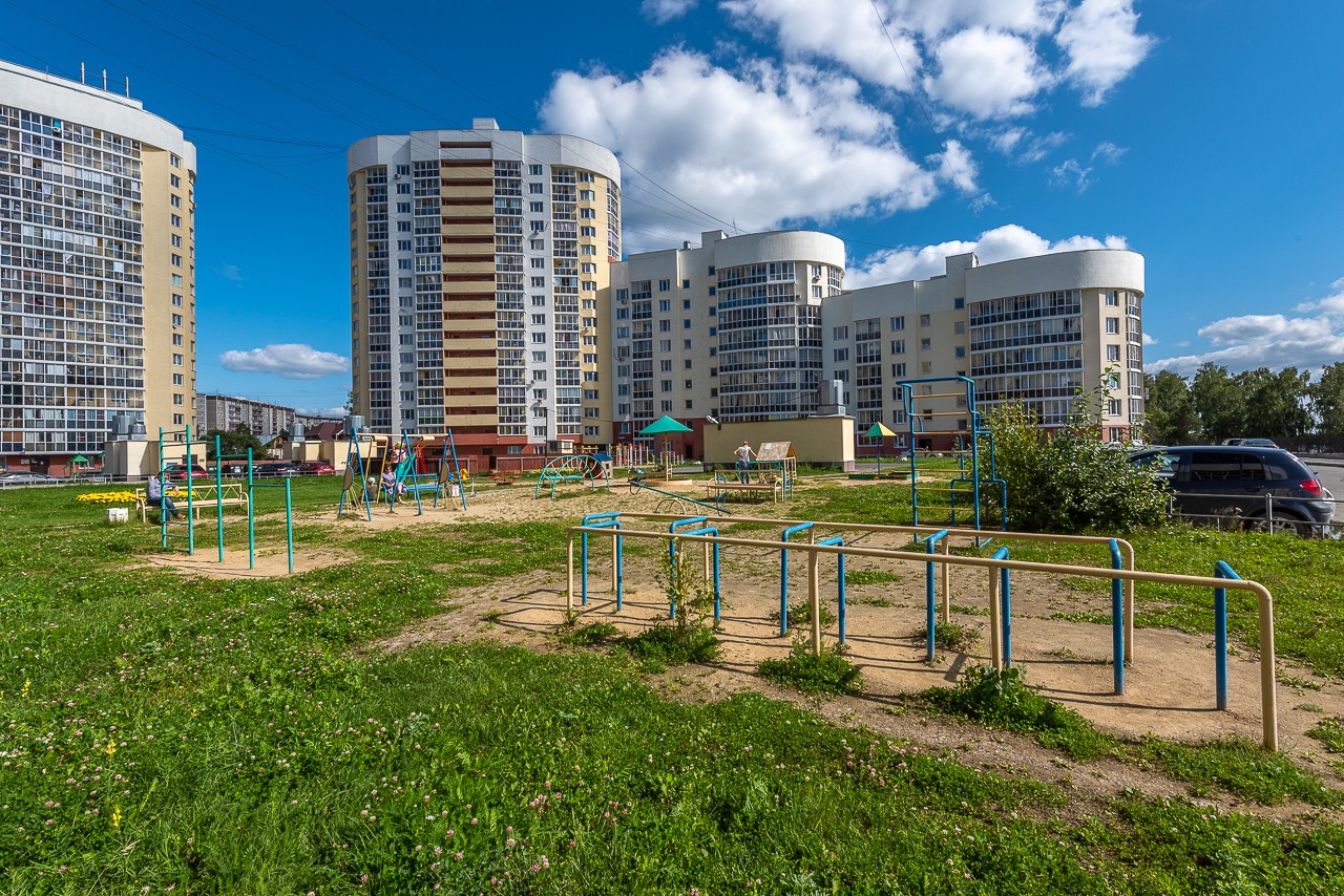 обл. Свердловская, г. Екатеринбург, ул. Рощинская, д. 37-придомовая территория