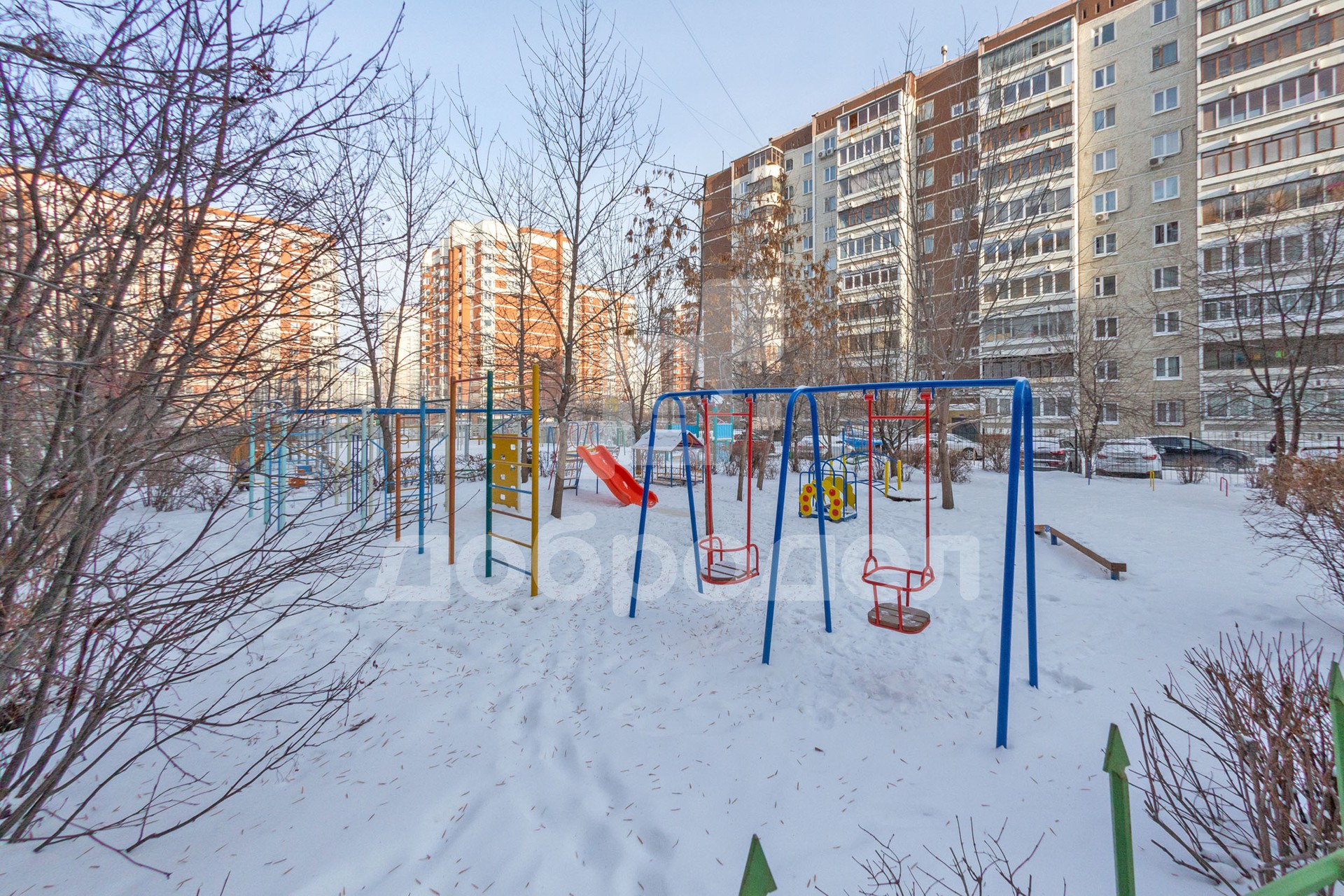 обл. Свердловская, г. Екатеринбург, б-р. Самоцветный, д. 5-придомовая территория