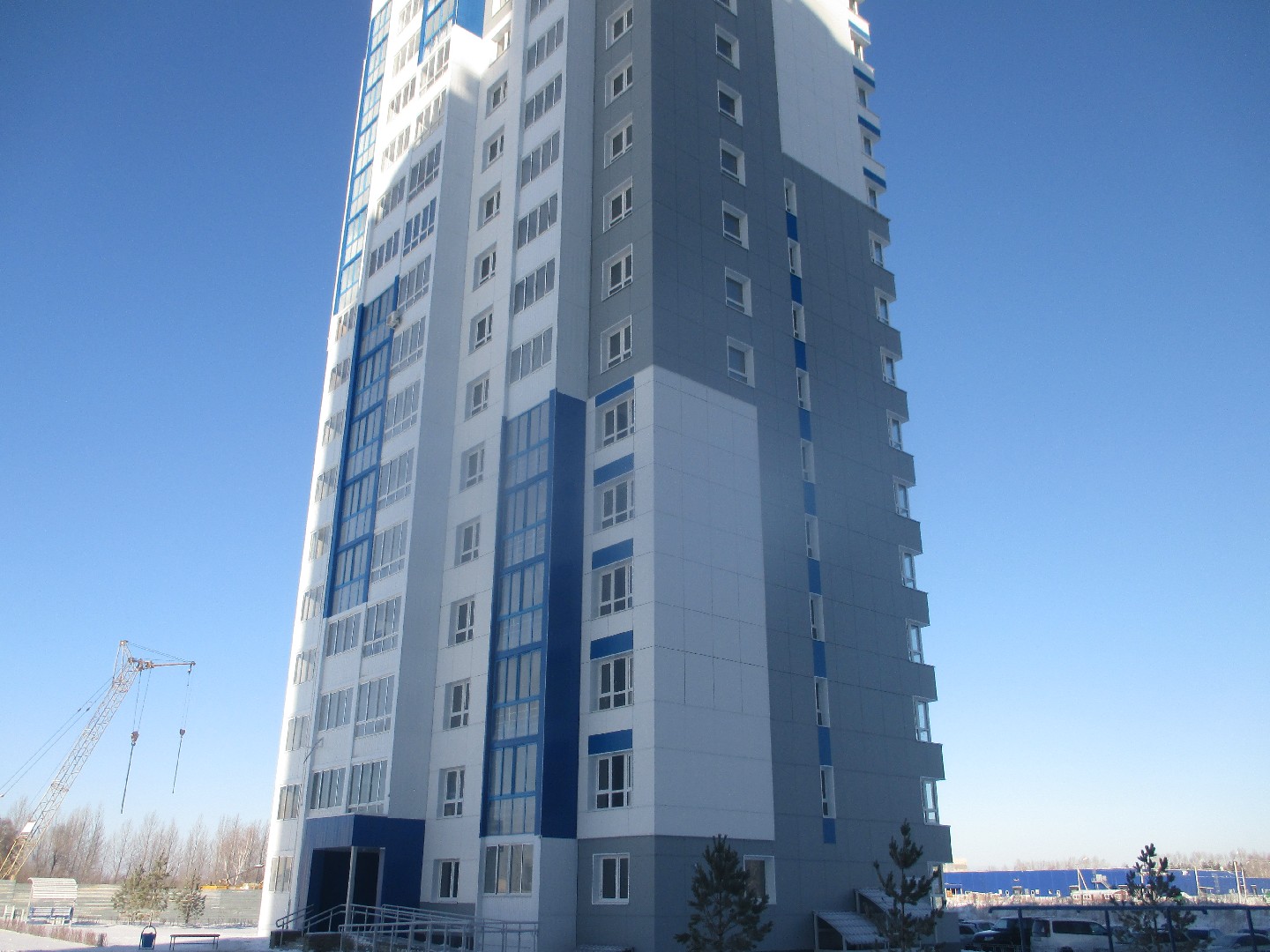 край. Алтайский, г. Барнаул, ул. Взлетная, д. 117-фасад здания