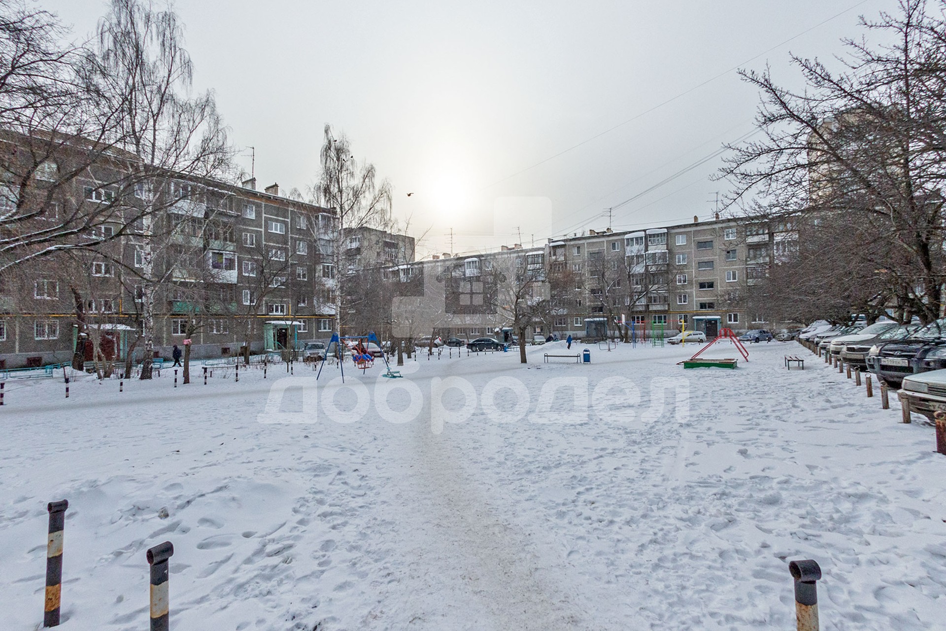 обл. Свердловская, г. Екатеринбург, ул. Серафимы Дерябиной, д. 19, к. 1-придомовая территория