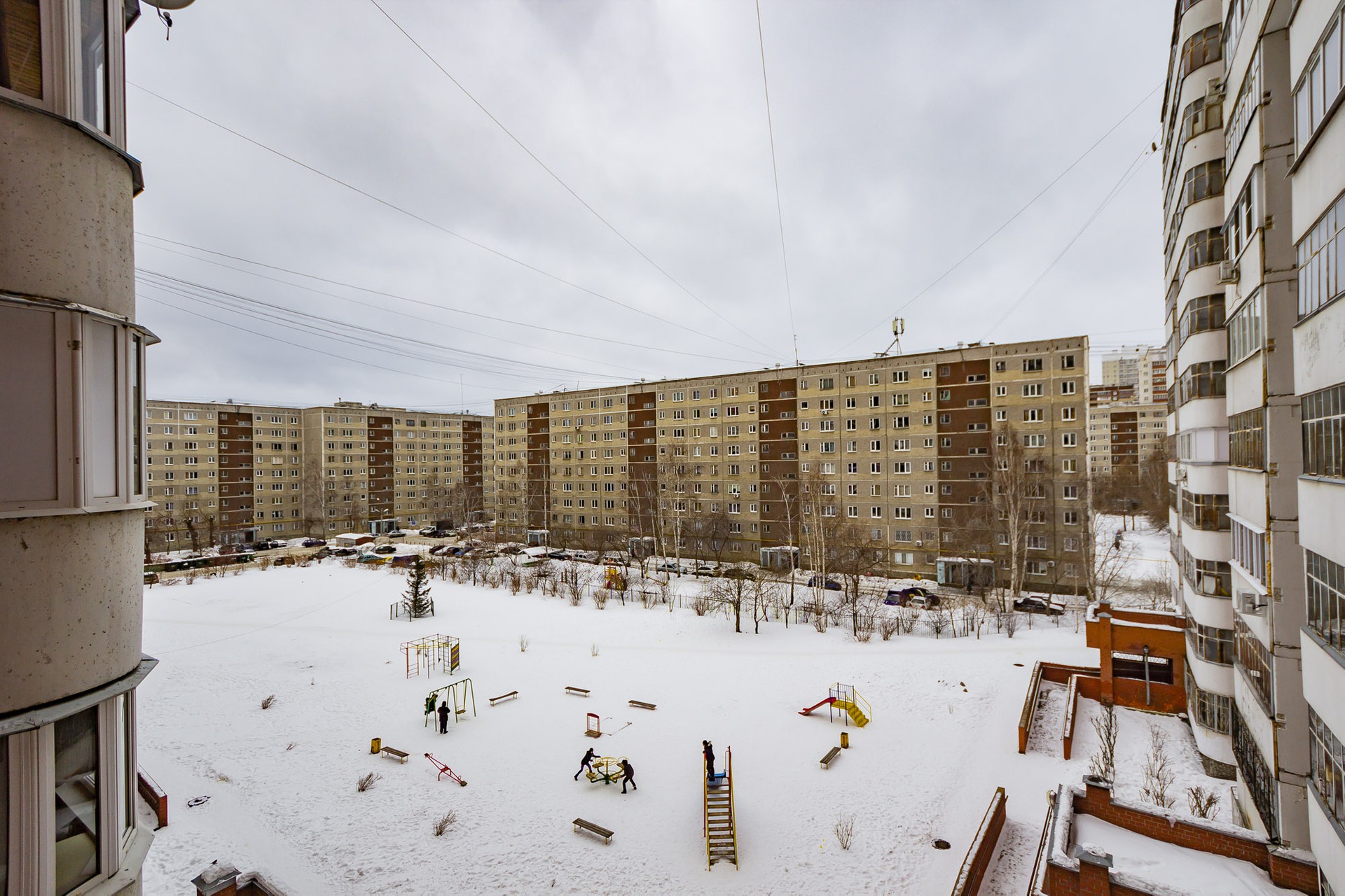 обл. Свердловская, г. Екатеринбург, б-р. Сиреневый, д. 19А-придомовая территория