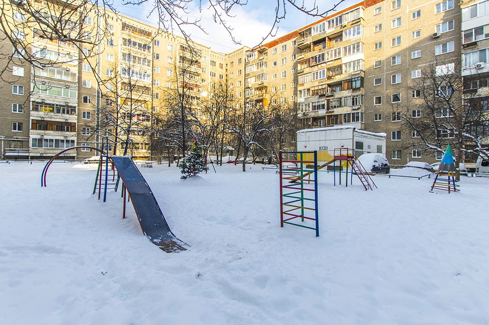 обл. Свердловская, г. Екатеринбург, ул. Советская, д. 56-придомовая территория