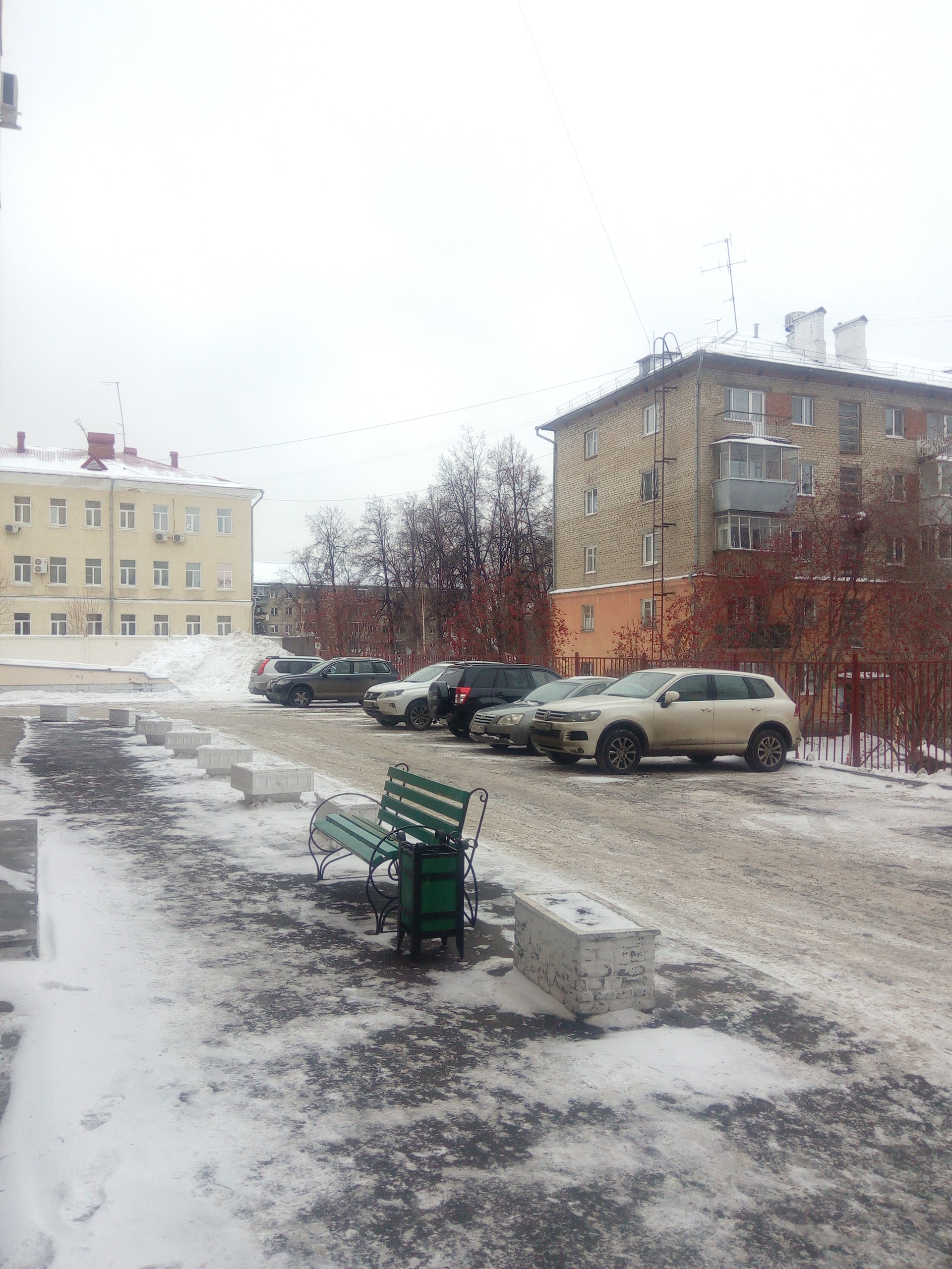 обл. Свердловская, г. Екатеринбург, ул. Софьи Ковалевской, д. 9-придомовая территория