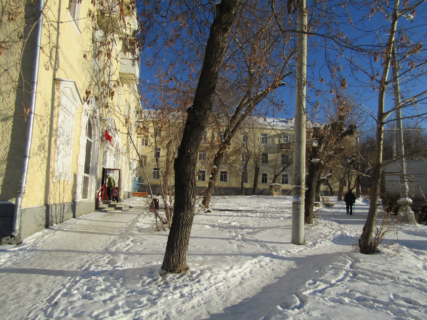 обл. Свердловская, г. Екатеринбург, ул. Старых Большевиков, д. 24-придомовая территория