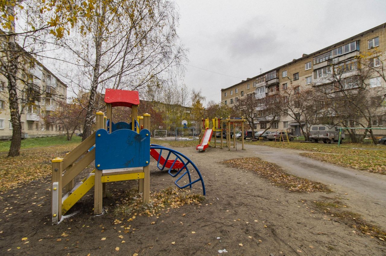 обл. Свердловская, г. Екатеринбург, ул. Старых Большевиков, д. 84, к. 2-придомовая территория