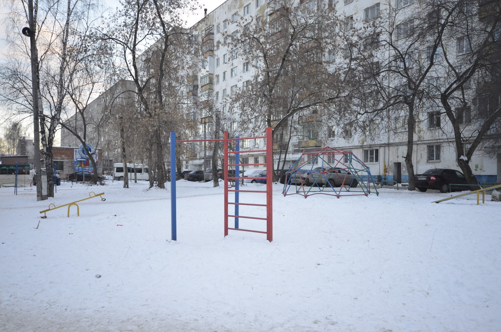 обл. Свердловская, г. Екатеринбург, ул. Таганская, д. 52/1-придомовая территория