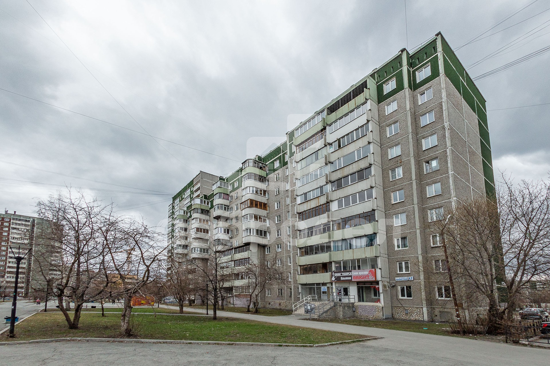 обл. Свердловская, г. Екатеринбург, б-р. Тбилисский, д. 17-фасад здания