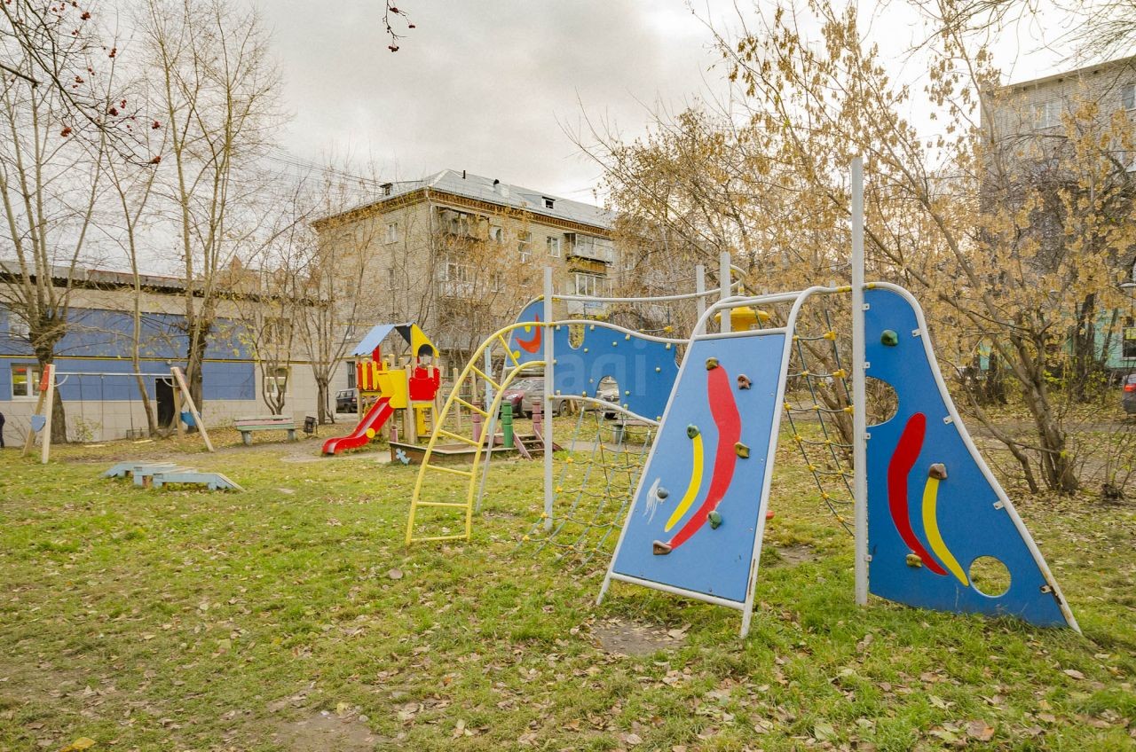 обл. Свердловская, г. Екатеринбург, ул. Титова, д. 12-придомовая территория