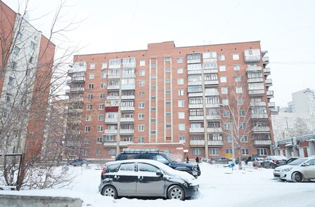 обл. Свердловская, г. Екатеринбург, ул. Уральская, д. 4-фасад здания