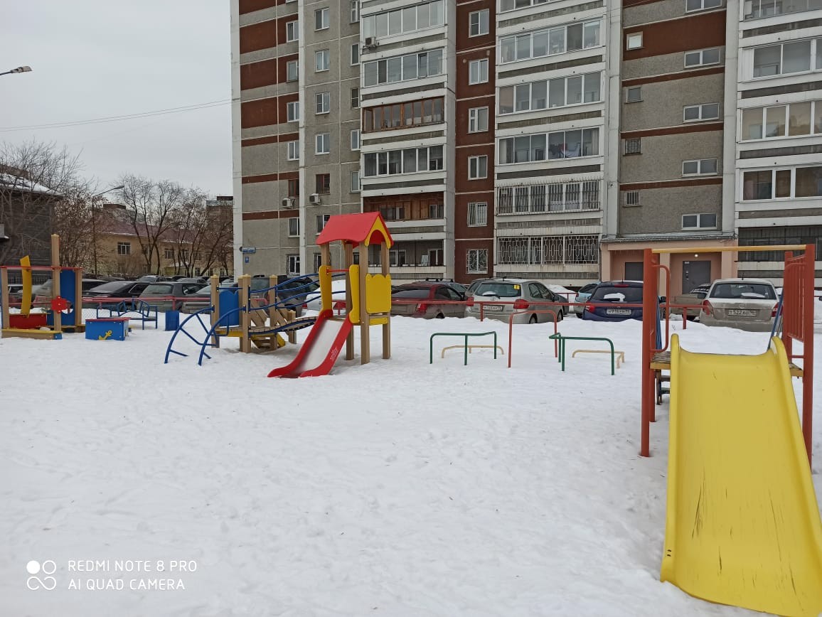 обл. Свердловская, г. Екатеринбург, ул. Уральских рабочих, д. 17-придомовая территория