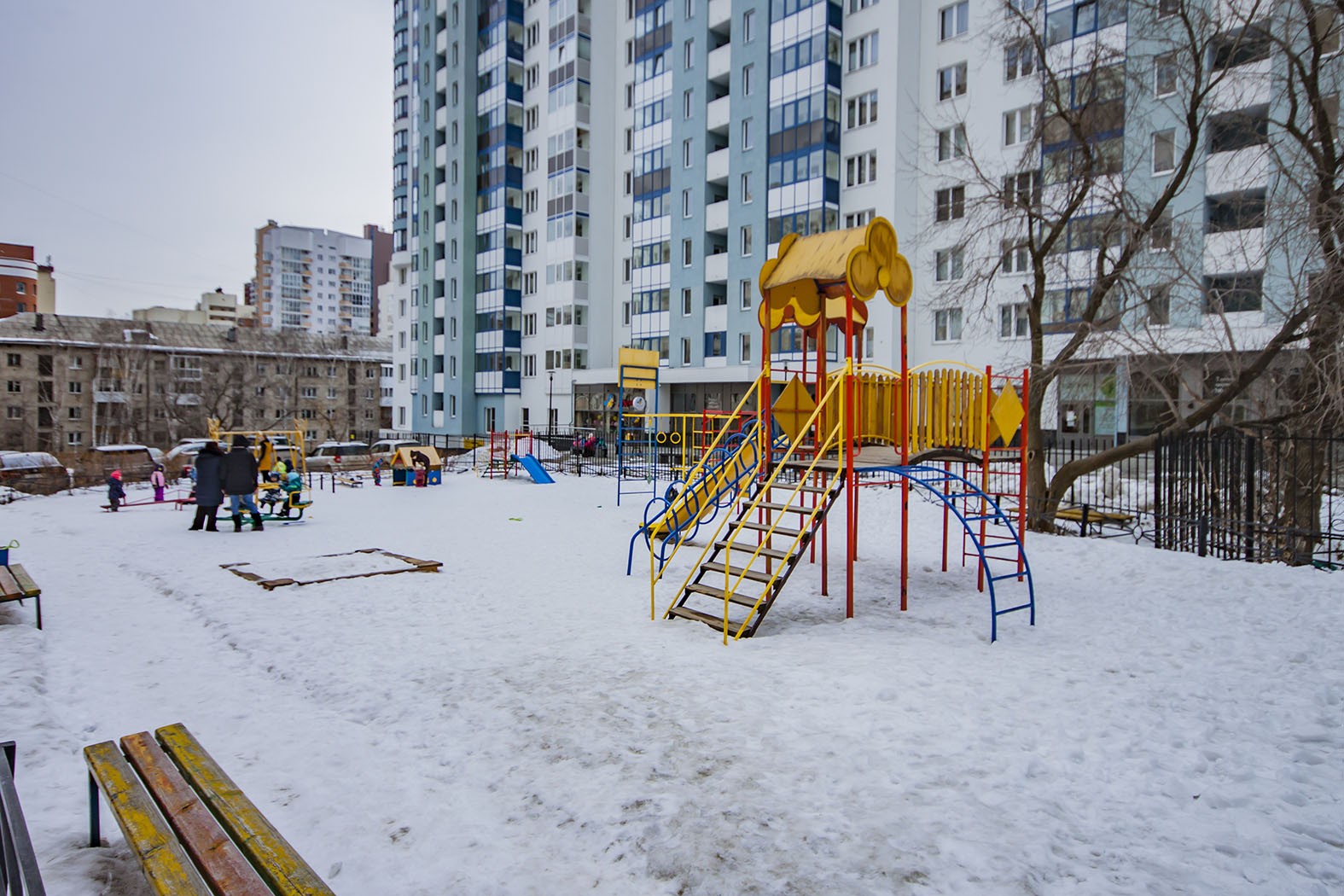 обл. Свердловская, г. Екатеринбург, ул. Шейнкмана, д. 75-придомовая территория