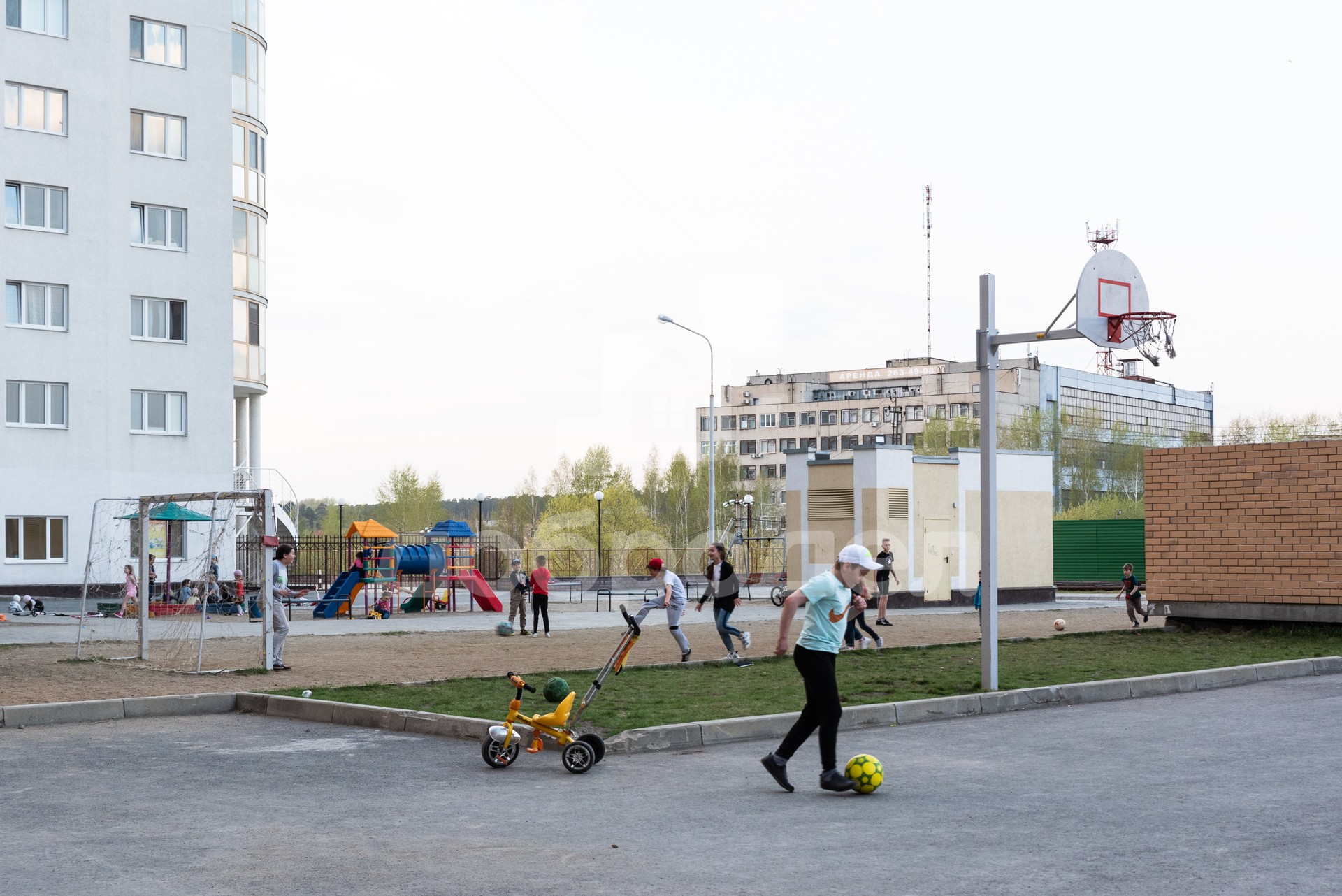 обл. Свердловская, г. Екатеринбург, ул. Щербакова, д. 20-придомовая территория